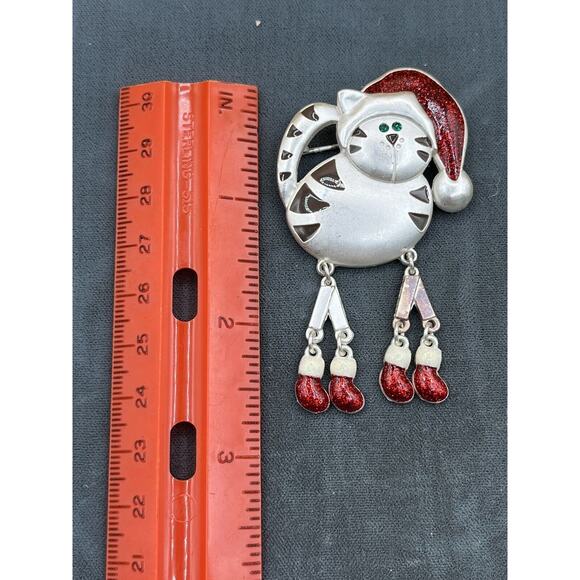 VINTAGE SILVER TONE BROOCH PIN ENAMEL GREEN EYE CAT CHRISTMAS DANGLE LEGS - Picture 2 of 3